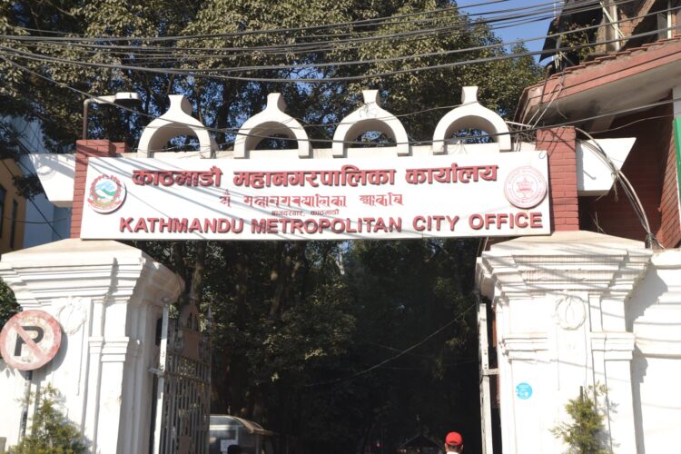 कर सङ्कलनका लागि स्थलगत अनुगमन गर्दै काठमाडौँ महानगरपालिका
