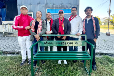 युनाइटेड क्लबद्वारा पोखरा रंगशालामा ११ थान कुर्सी जडान