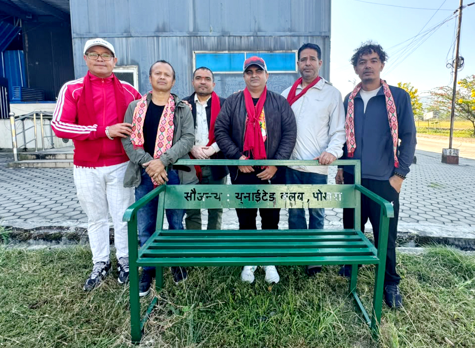 युनाइटेड क्लबद्वारा पोखरा रंगशालामा ११ थान कुर्सी जडान